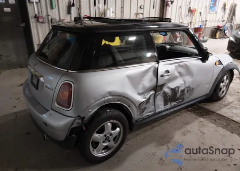 2010 Mini Cooper z USA, uszkodzony, nr VIN WMWMF3C57ATZ65704